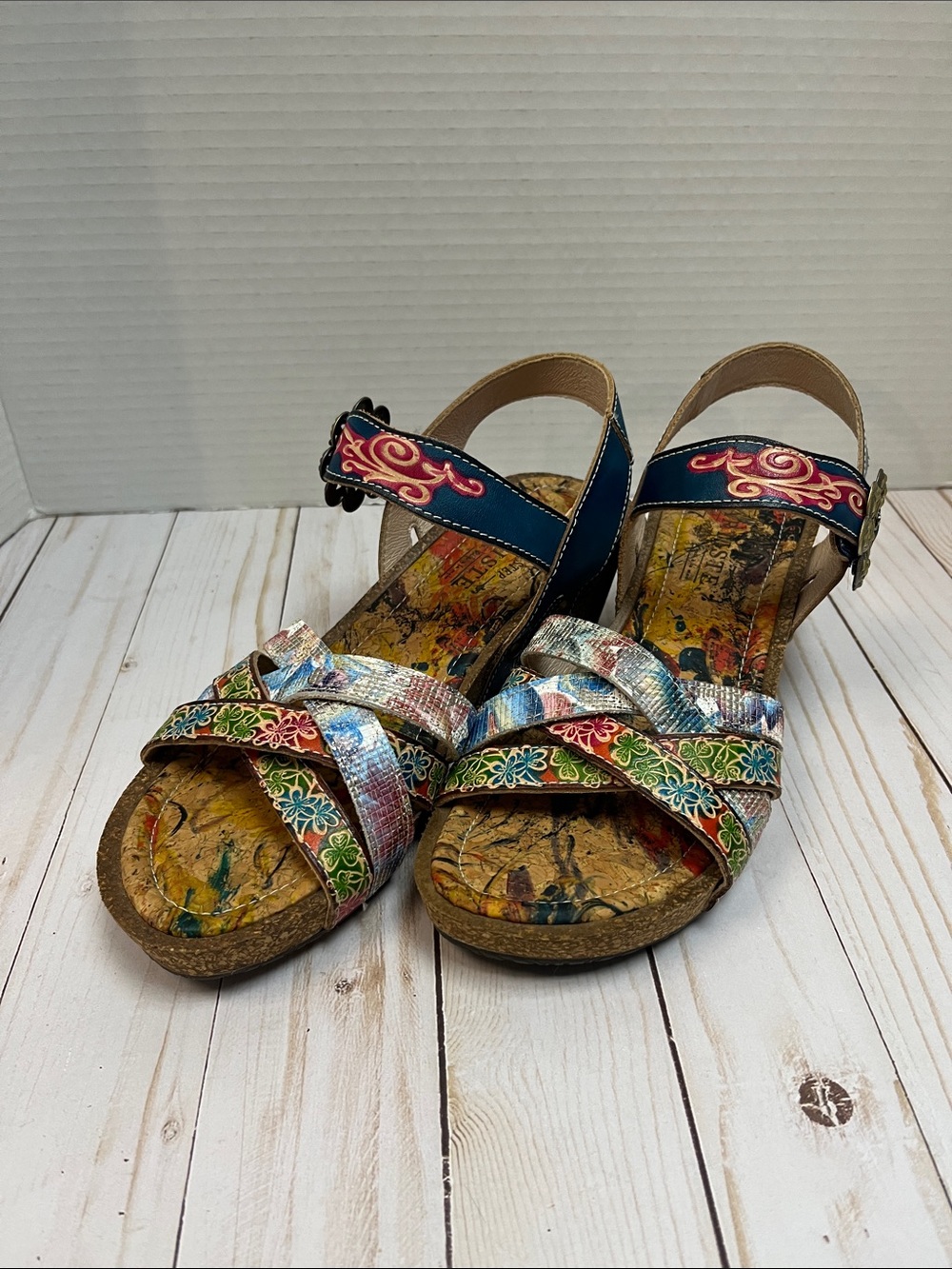 L’ARTISTE AUdrie sandals. Hand painted leather. Comfort footbed.EUC. Size 38 (8)